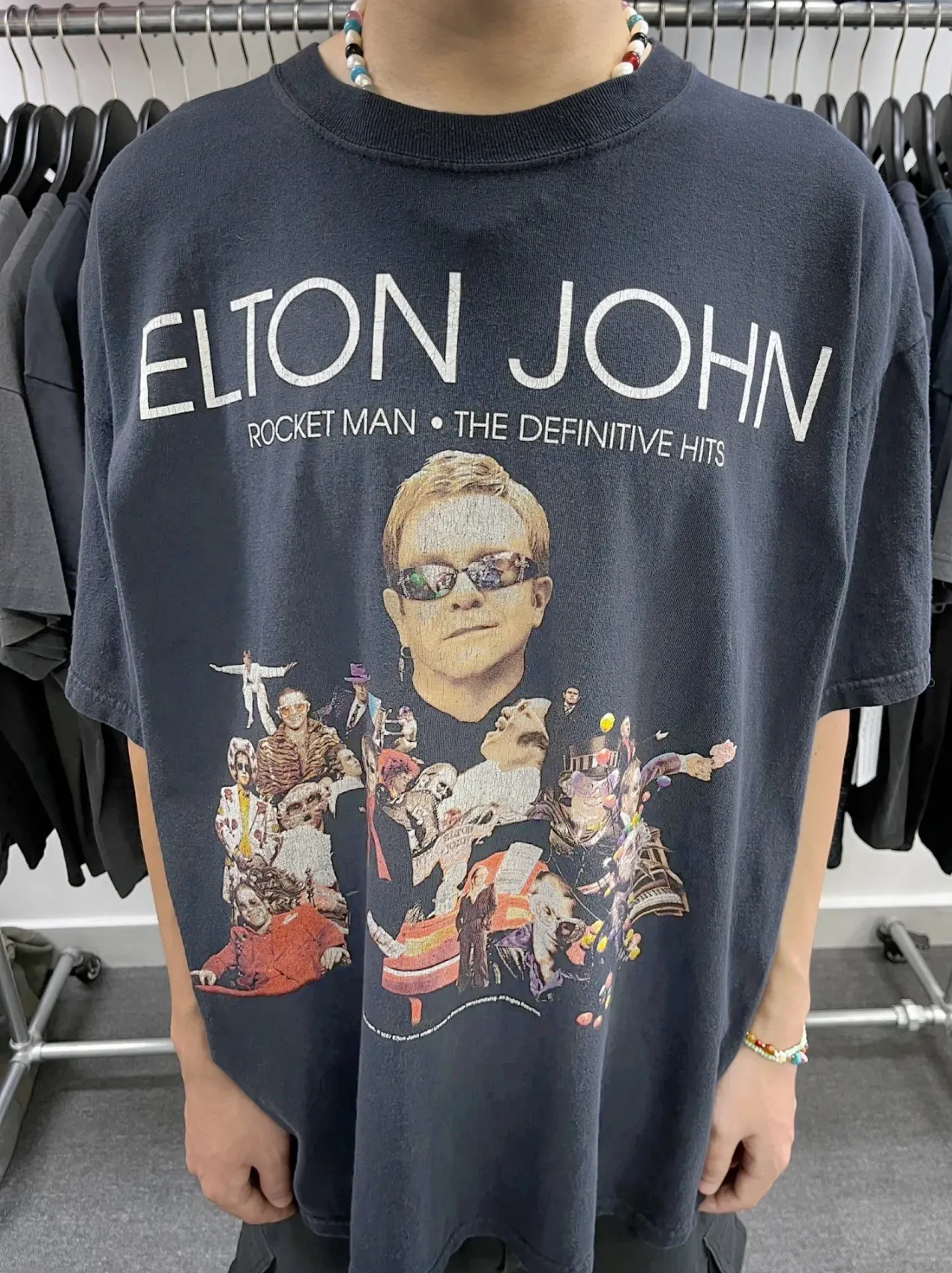 ♻️Style number: 875 P136 Vintage SAINT MICHACL x band theme print vintage short-sleeved high street washed distressed short-sleeved white ink direct-printed Elton John Rocket man tour shirt-2007 high-density 280g pure cotton comfortable feel and stiff outline Size: (S-M-L-XL) Color: washed black